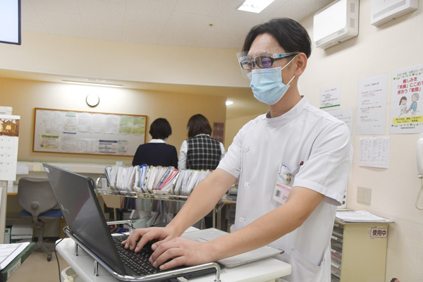 病院で初の男性主任看護師に